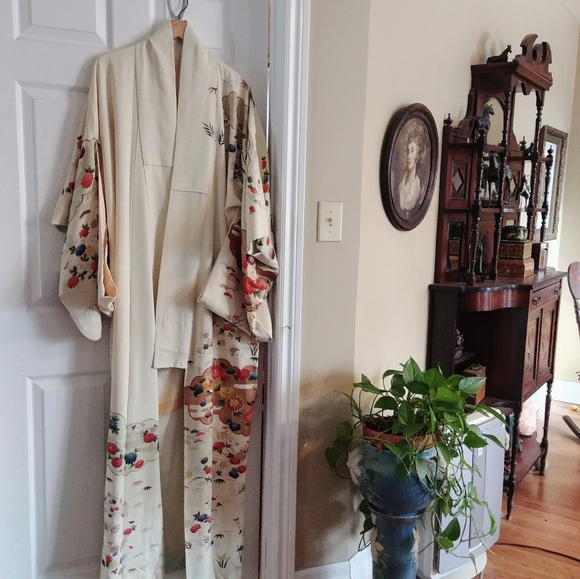 SOLD Vintage Traditional Silk Kimono - Picture 1 of 8